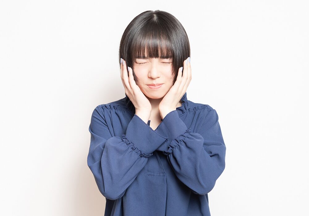 歯が痛い女性