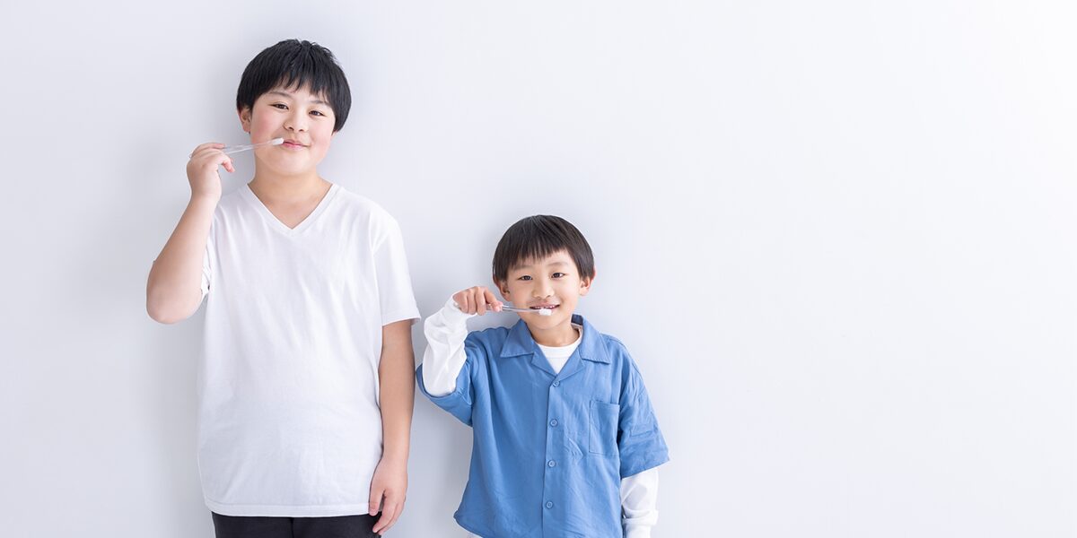 歯みがきする男の子